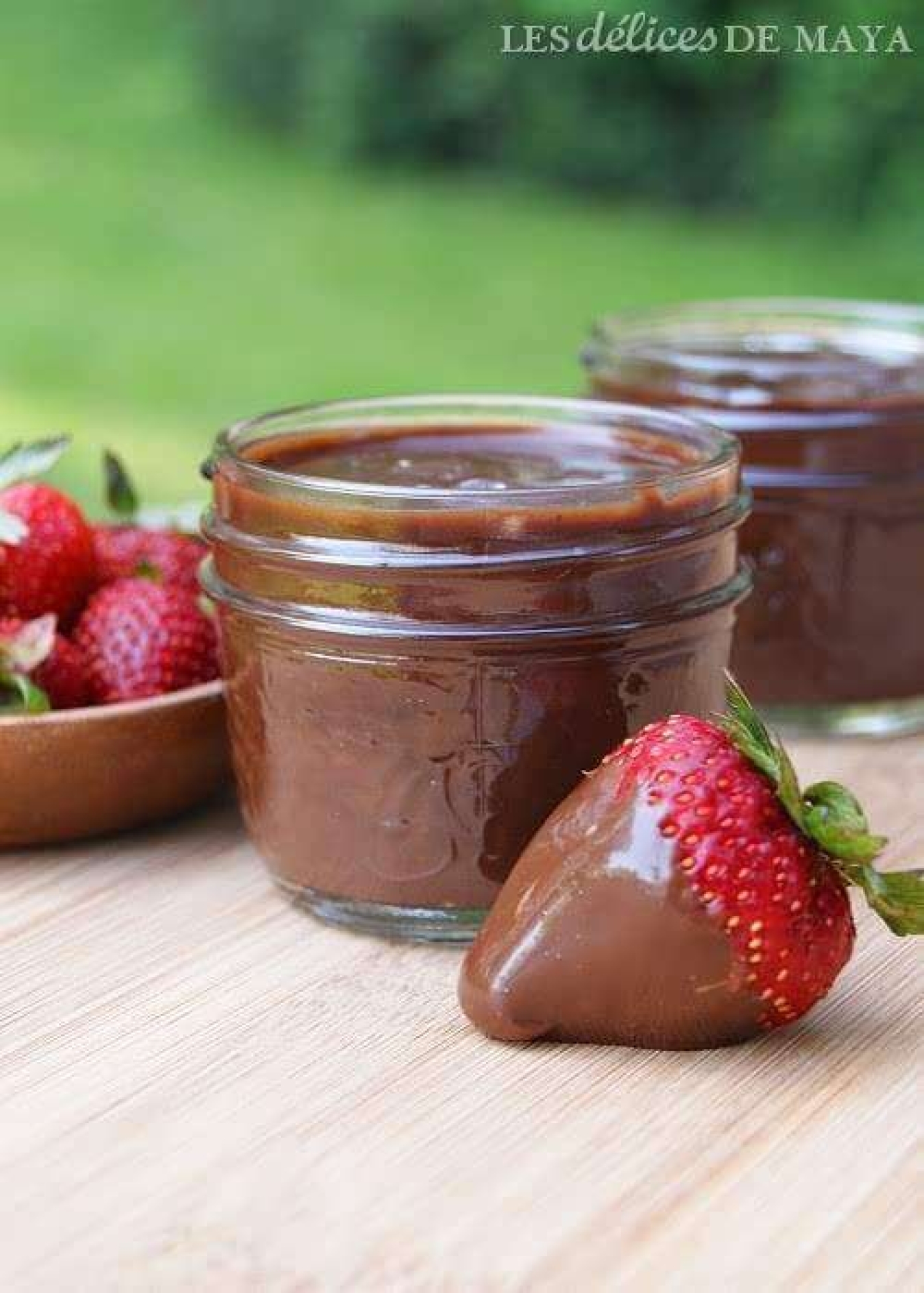 La recette de Les délices de maya : Sauce onctueuse au chocolat noir praliné