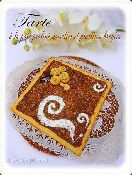 La recette de Aucoeurdespetitsdelices.com : Tarte à la pâte pralinée noisettes et pralines broyées