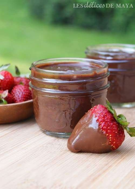 La recette de Les délices de maya : Sauce onctueuse au chocolat noir praliné